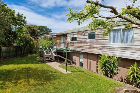 Photo of property in 16 Garcia Place, West Harbour, Auckland, 0618