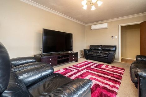 Photo of property in 19 Woodstock Place, Russley, Christchurch, 8042