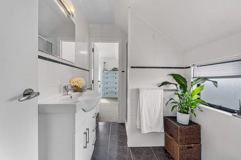 Photo of property in 108 Clovelly Road, Bucklands Beach, Auckland, 2012