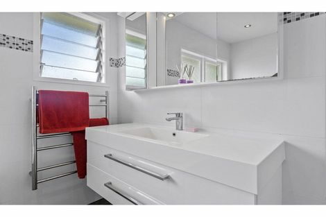 Photo of property in 81 Lynden Avenue, Hillcrest, Auckland, 0627