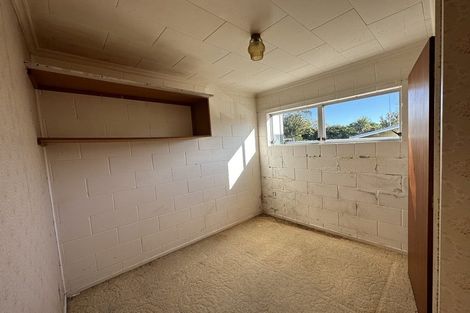 Photo of property in 82 Pioneer Road, Moturoa, New Plymouth, 4310