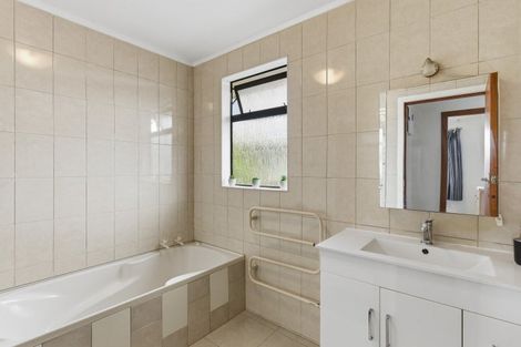 Photo of property in 49 Walton Road, Paraparaumu Beach, Paraparaumu, 5032