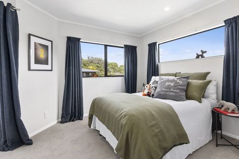 Photo of property in 94 Woodman Drive, Tawa, Wellington, 5028