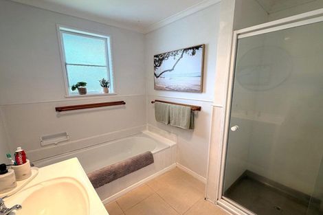 Photo of property in 25 Mokau Place, Terrace End, Palmerston North, 4410