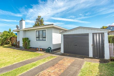 Photo of property in 21 Omori Place, Castlecliff, Whanganui, 4501