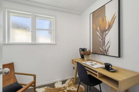 Photo of property in 25 Holland Avenue, Point England, Auckland, 1072