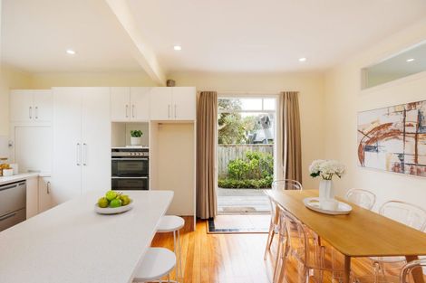 Photo of property in 215a Victoria Avenue, Hokowhitu, Palmerston North, 4410