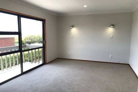 Photo of property in 1/150 Beach Road, Campbells Bay, Auckland, 0630