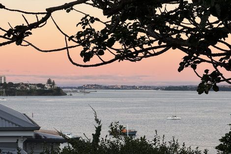 Photo of property in 1/5 Princes Street, Northcote Point, Auckland, 0627