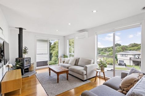 Photo of property in 35 Finn Place, Totara Vale, Auckland, 0629