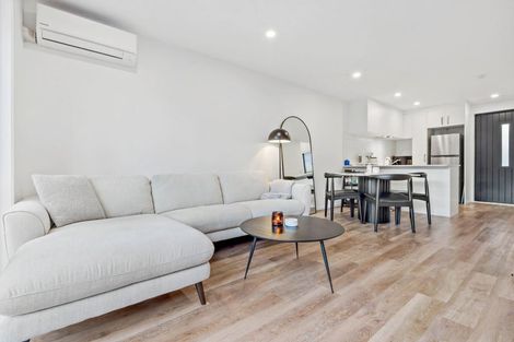 Photo of property in 33 Tokai Place, Glen Eden, 0602