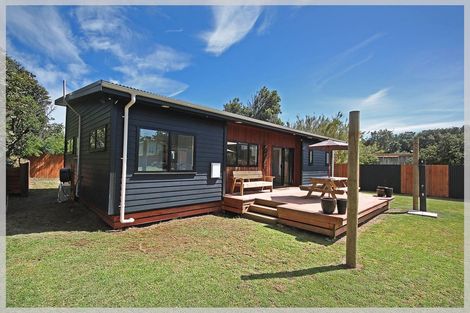 Photo of property in 6 Dustin Street, Foxton Beach, Foxton, 4815