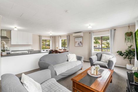 Photo of property in 124 Onemana Drive, Onemana, Whangamata, 3691