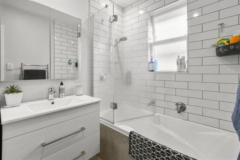 Photo of property in 13 Cargill Street, Papakura, 2110