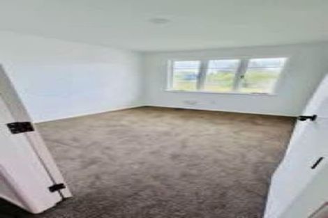 Photo of property in 17 Kuaka Place, New Lynn, Auckland, 0600