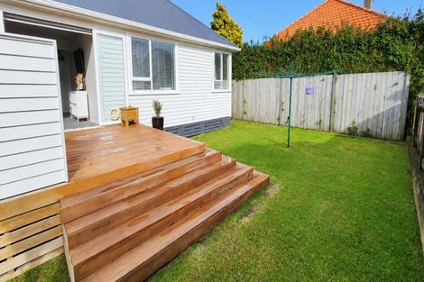 Photo of property in 48 Omata Road, Marfell, New Plymouth, 4310