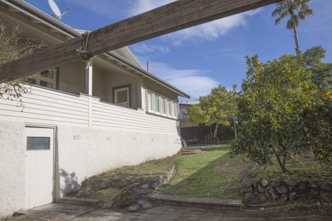 Photo of property in 45 Napier Terrace, Hospital Hill, Napier, 4110
