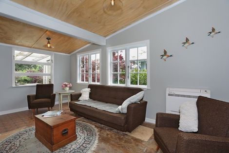 Photo of property in 89 Bridge Street, Bulls, 4818