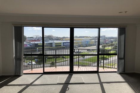 Photo of property in The Rennaissance, 5j/18 Ronwood Avenue, Manukau, Auckland, 2104