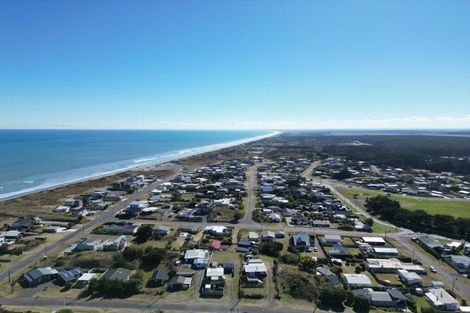 Photo of property in 9 Mack Street, Foxton Beach, Foxton, 4815