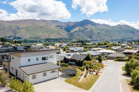 Photo of property in 6 Bovett Place, Wanaka, 9305
