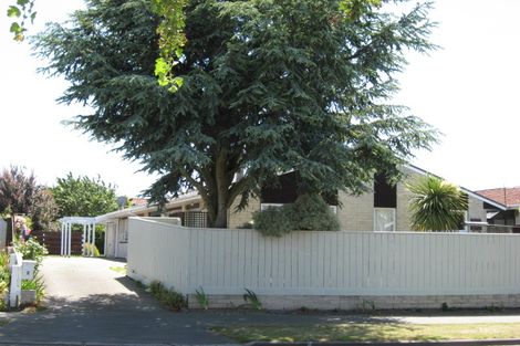 Photo of property in 2/8 Delaware Crescent, Russley, Christchurch, 8042