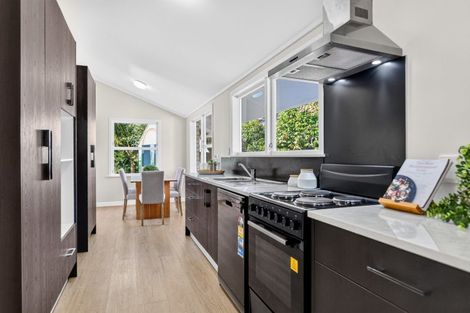 Photo of property in 18 Totara Drive, St Andrews, Hamilton, 3200