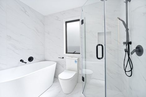 Photo of property in 35 Taipahitini Road, Rosehill, 2113