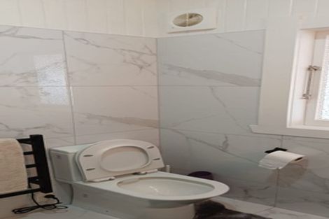 Photo of property in 105 Archibald Road, Kelston, Auckland, 0602