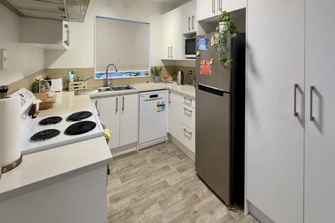 Photo of property in 2/5 Woodall Place, Totara Vale, Auckland, 0627