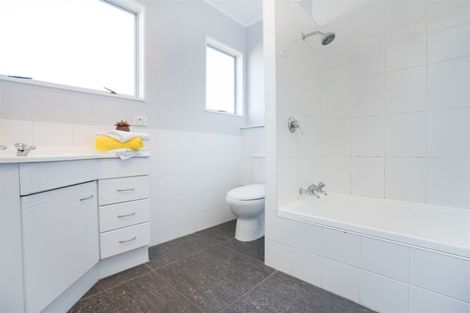 Photo of property in 42a Waimai Avenue, Weymouth, Auckland, 2103