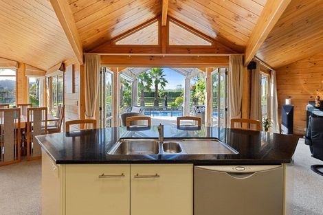 Photo of property in 136 Oraha Road, Kumeu, 0892