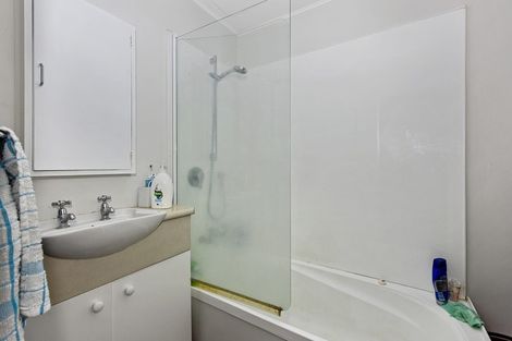 Photo of property in Victoria Court, 4/4 Queen Street, Mount Victoria, Wellington, 6011