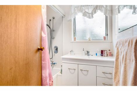 Photo of property in 23 Contessa Drive, Glenfield, Auckland, 0629