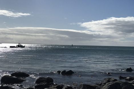 Photo of property in 100 Marine Parade, Bluff, 9814