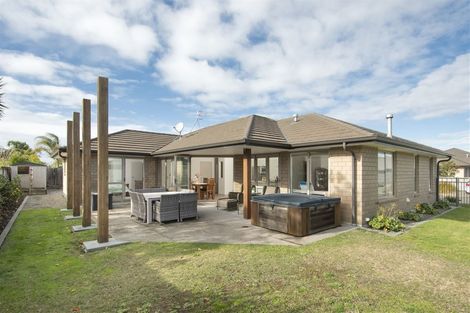 Photo of property in 15 Oakwood Way, Papamoa Beach, Papamoa, 3118