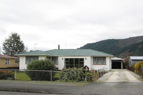 Photo of property in 133 Fairfax Street, Murchison, 7007