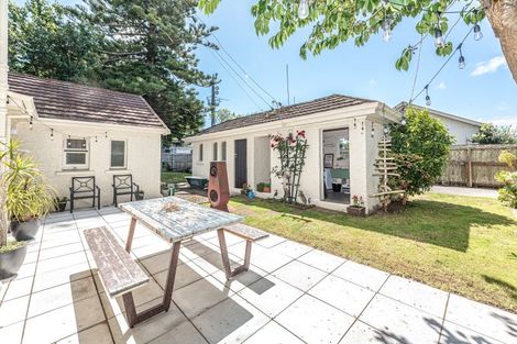 Photo of property in 1 Chester Street, Waverley, 4510