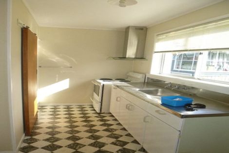 Photo of property in 2/62 Tiroroa Avenue, Te Atatu South, Auckland, 0610