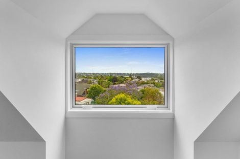 Photo of property in 10 Harding Avenue, Te Atatu South, Auckland, 0610