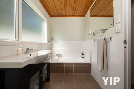 Photo of property in 4 Fernhaven Grove, Newlands, Wellington, 6037