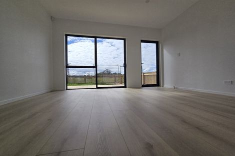 Photo of property in 19 Karaka Village Parade, Karaka, 2580