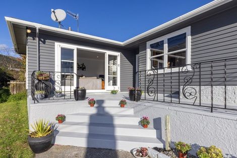 Photo of property in 34 Kaitawa Crescent, Paraparaumu, 5032