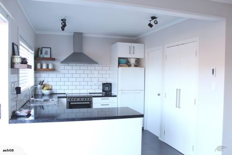 Photo of property in 4/8 Wood Street, Papakura, 2110