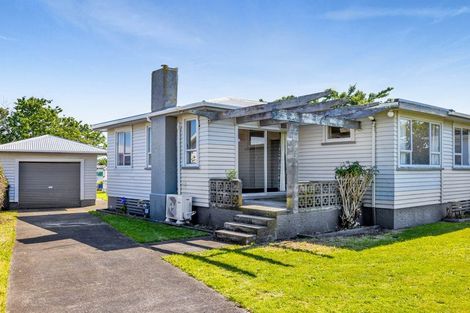 Photo of property in 6 Buchanan Place, Hawera, 4610