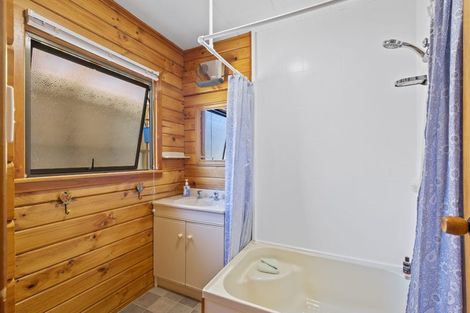 Photo of property in 5 Oxford Street, Waikari, 7420