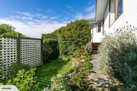 Photo of property in 6 Ashton Fitchett Drive, Brooklyn, Wellington, 6021