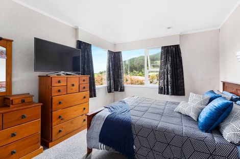 Photo of property in 8 Wilmshurst Place, Tawa, Wellington, 5028