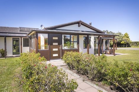 Photo of property in 32 Schnell Drive, Kelvin Grove, Palmerston North, 4414