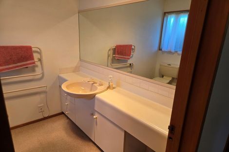 Photo of property in 4 Amdale Avenue, Broomfield, Christchurch, 8042